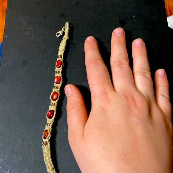 Handmade red beaded bracelet - Picture 4 of 4